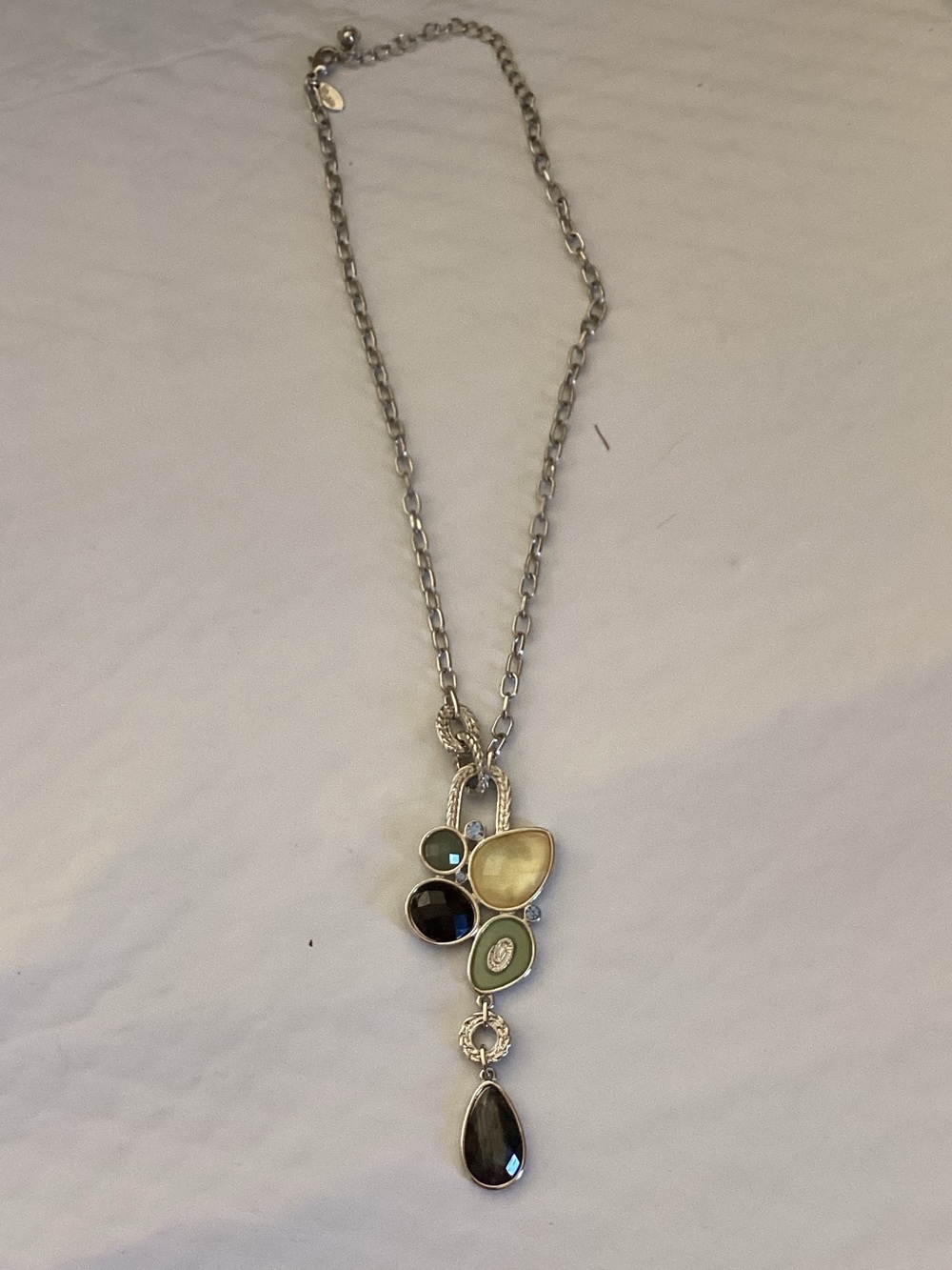 Necklace w/crystals